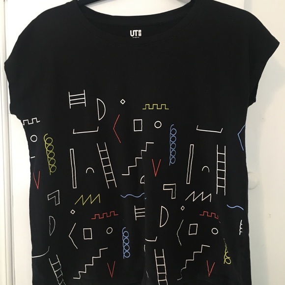 Uniqlo black graphic T-shirt UT Design - Picture 1 of 3